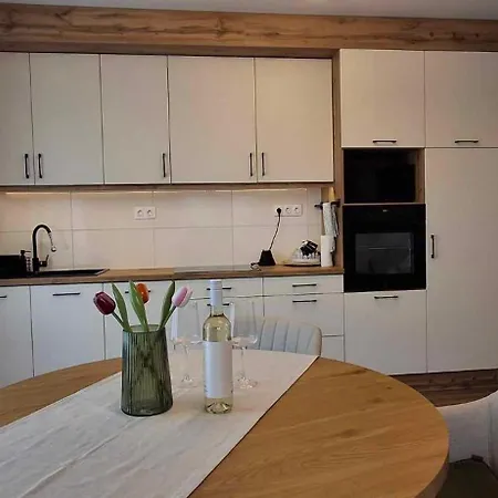 Plazma Apartman Sarvar Apartament