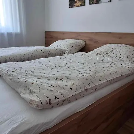 Plazma Apartman Sarvar Apartament *